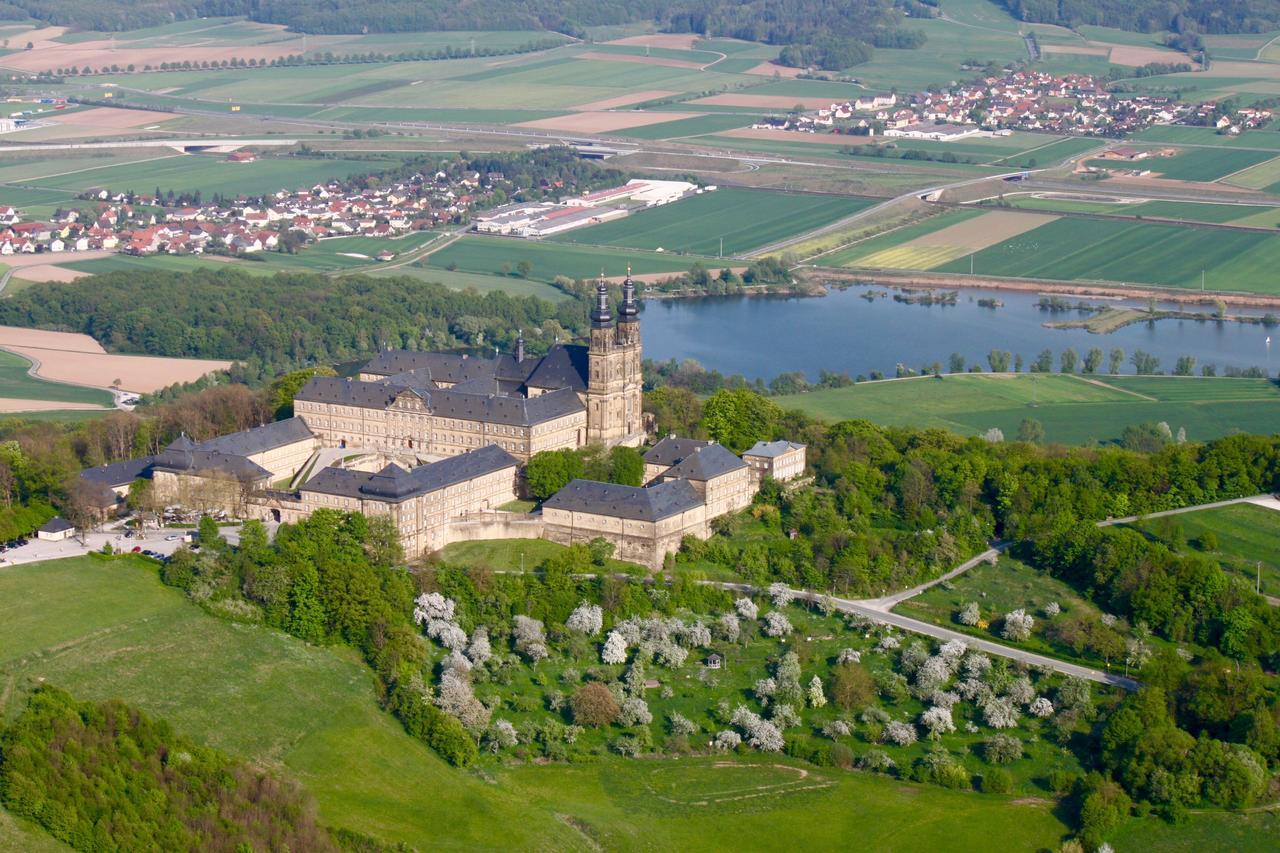 Hotel Garni Vierjahreszeiten Bad Staffelstein Extérieur photo